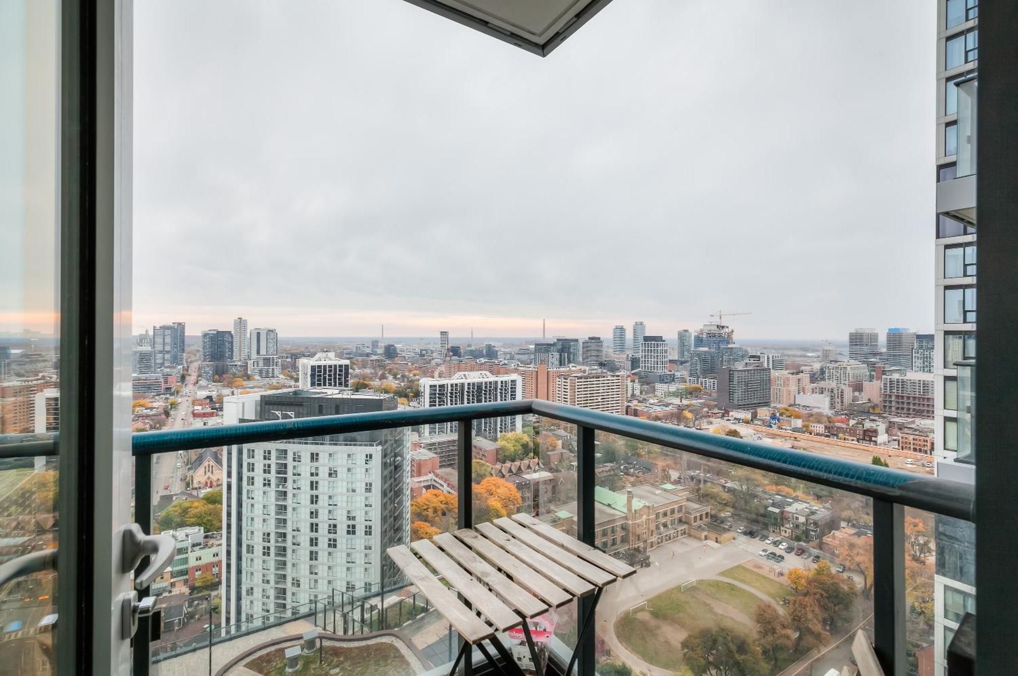 Panorama Suites Downtown Toronto Exterior photo