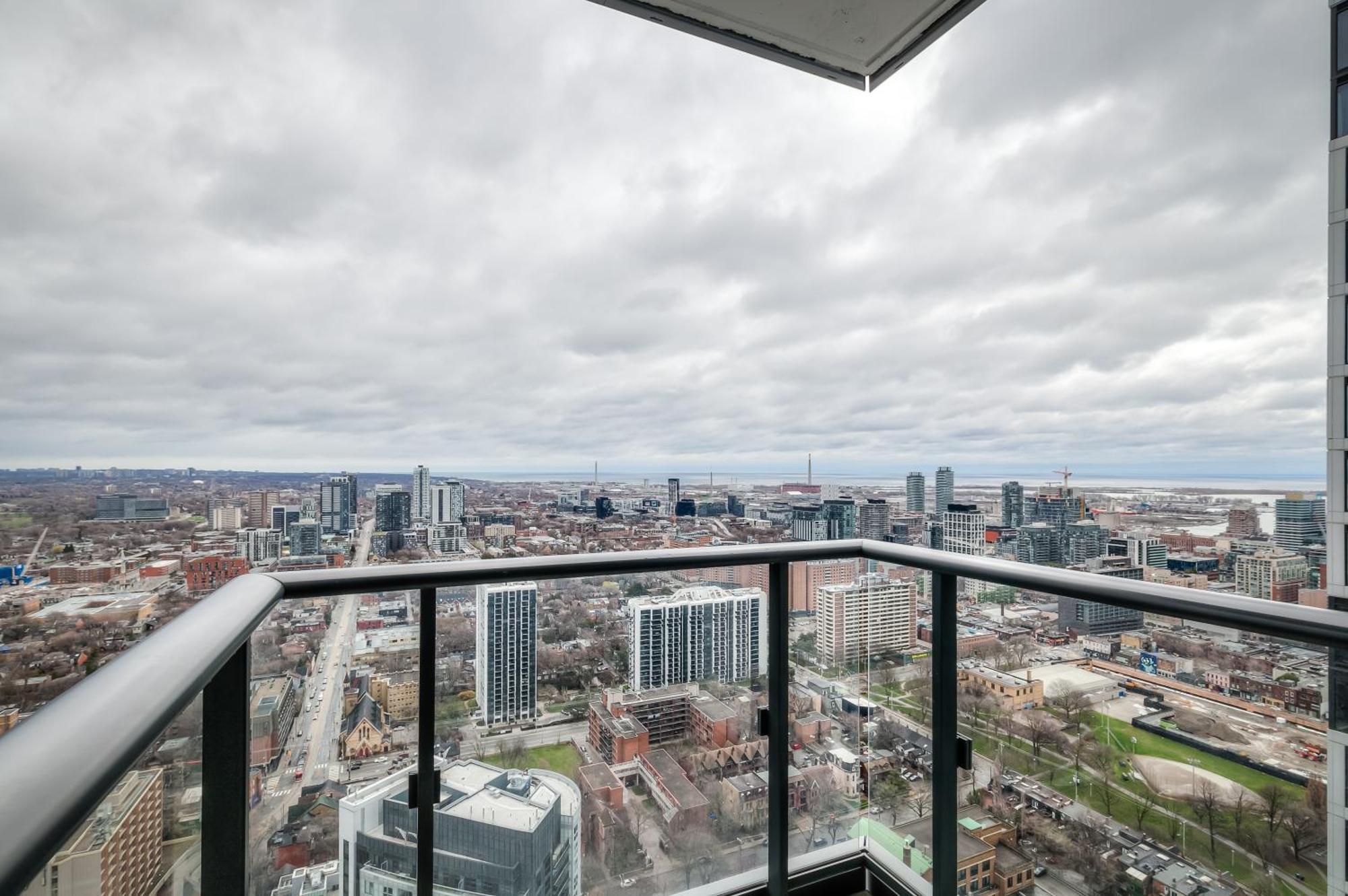 Panorama Suites Downtown Toronto Exterior photo